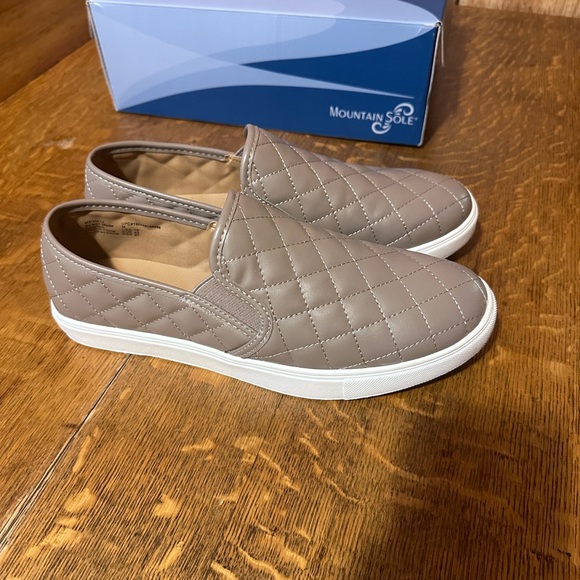 Mountain sole new in box slip on sneaker sz 10 - Picture 3 of 7